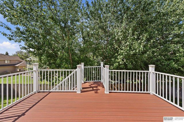 1104 Roland Drive, Papillion, NE 68046
