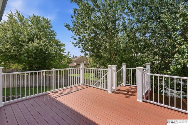 1104 Roland Drive, Papillion, NE 68046