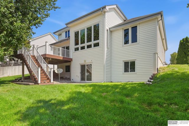 1104 Roland Drive, Papillion, NE 68046