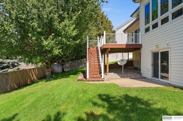 1104 Roland Drive, Papillion, NE 68046