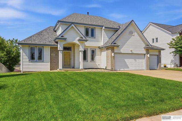 1104 Roland Drive, Papillion, NE 68046