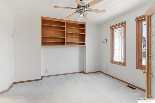 1104 Roland Drive, Papillion, NE 68046