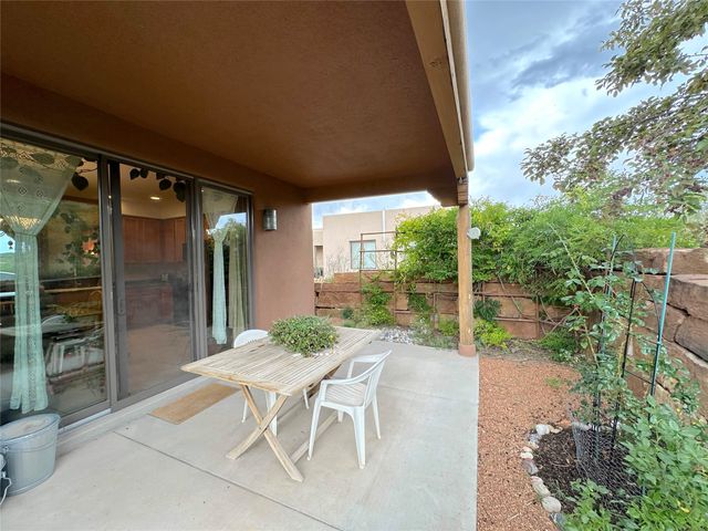 20 Via Bella, Santa Fe, NM 87507