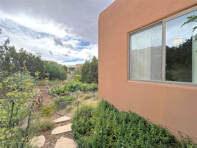 20 Via Bella, Santa Fe, NM 87507