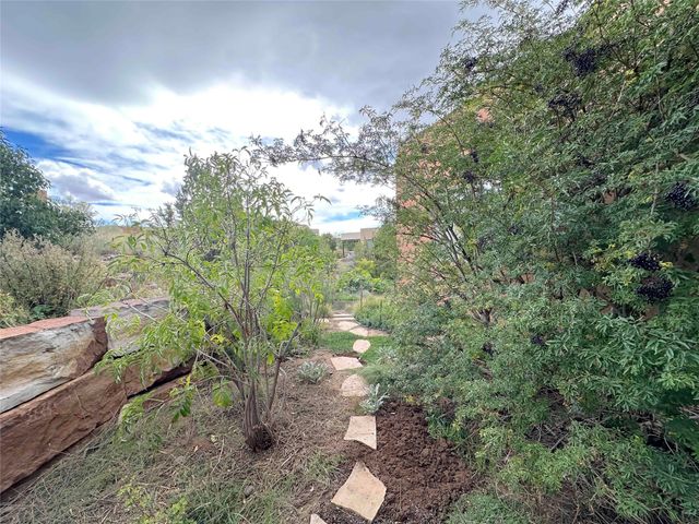 20 Via Bella, Santa Fe, NM 87507