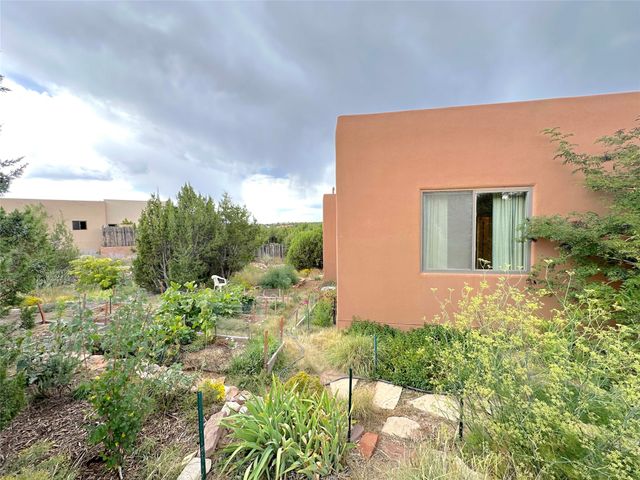 20 Via Bella, Santa Fe, NM 87507