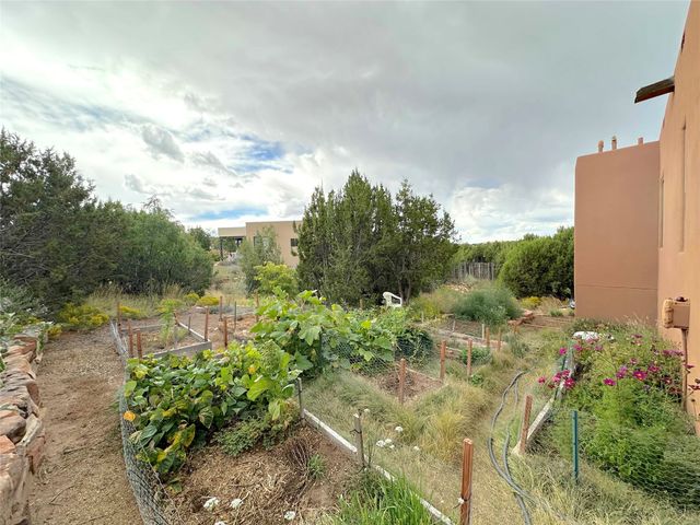 20 Via Bella, Santa Fe, NM 87507