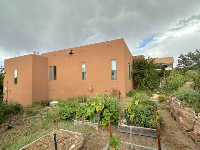 20 Via Bella, Santa Fe, NM 87507