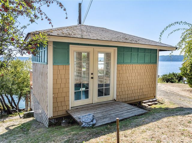 13037 SW Bachelor Road, Vashon, WA 98070