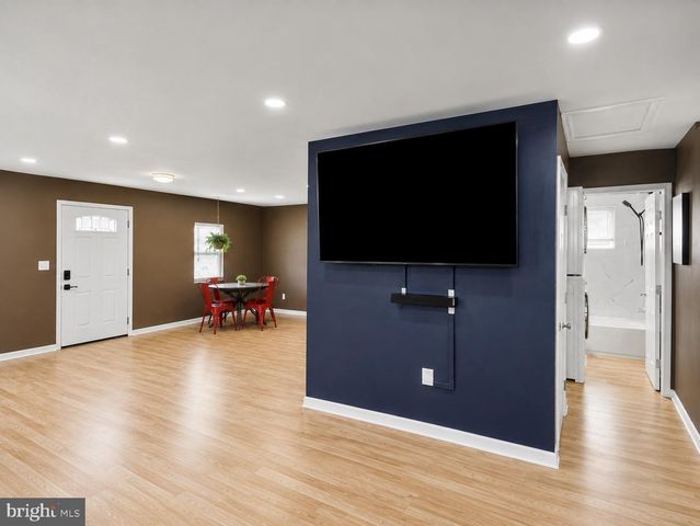 414 CARMODY HILLS DR, Capitol Heights, MD 20743