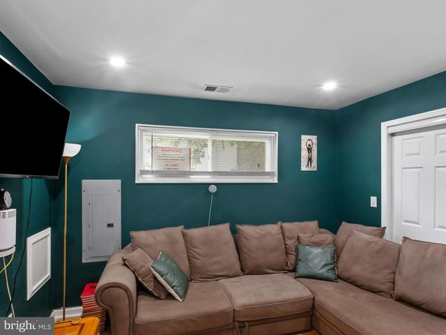 414 CARMODY HILLS DR, Capitol Heights, MD 20743