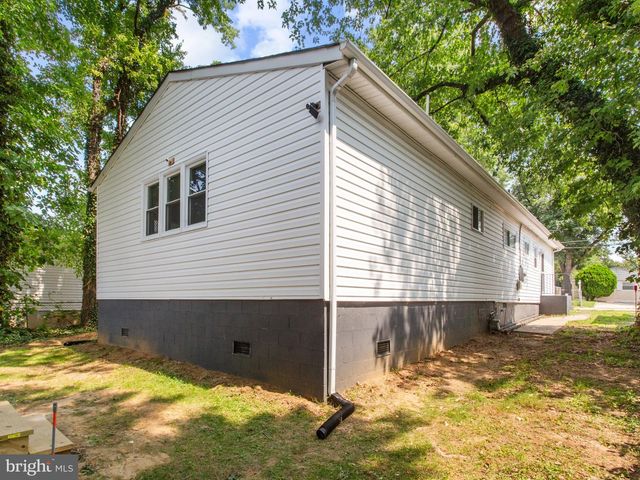 414 CARMODY HILLS DR, Capitol Heights, MD 20743