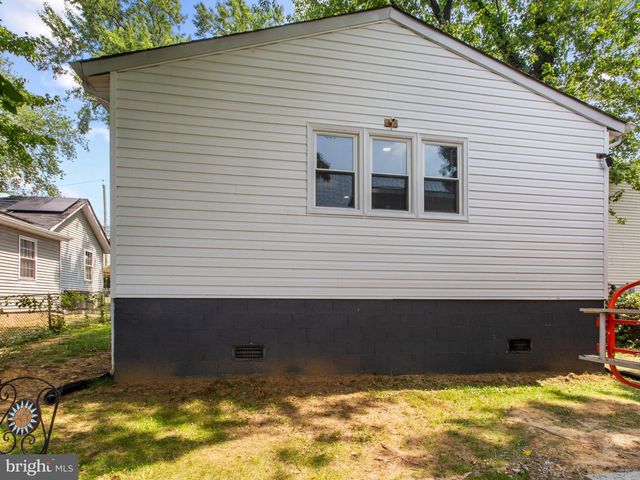 414 CARMODY HILLS DR, Capitol Heights, MD 20743