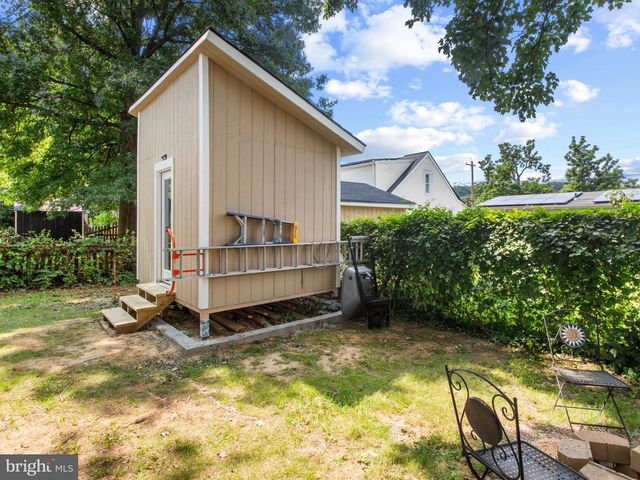 414 CARMODY HILLS DR, Capitol Heights, MD 20743