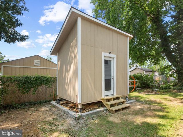 414 CARMODY HILLS DR, Capitol Heights, MD 20743