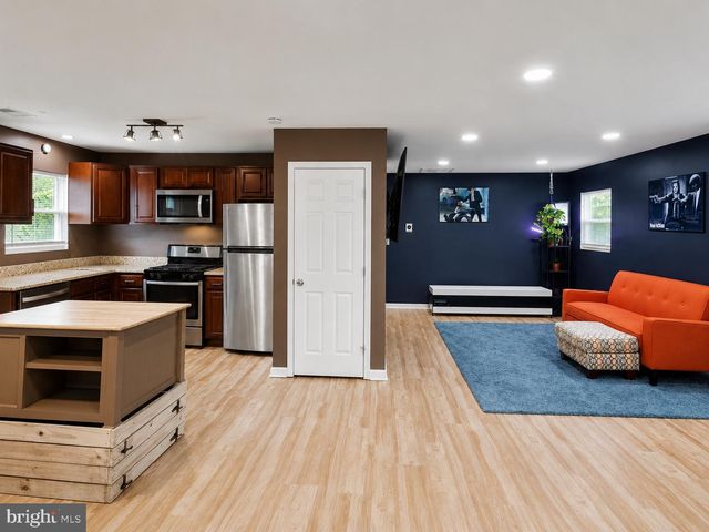 414 CARMODY HILLS DR, Capitol Heights, MD 20743