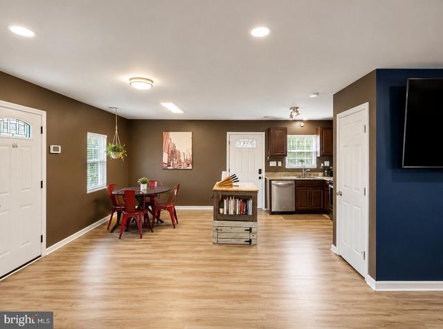414 CARMODY HILLS DR, Capitol Heights, MD 20743