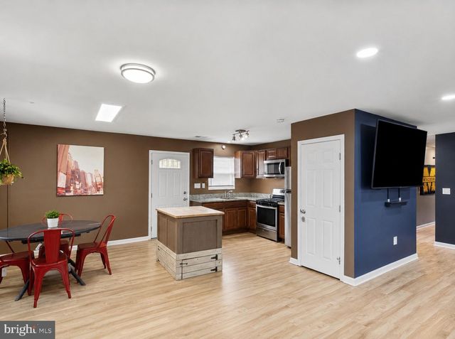 414 CARMODY HILLS DR, Capitol Heights, MD 20743