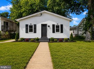 414 CARMODY HILLS DR, Capitol Heights, MD 20743