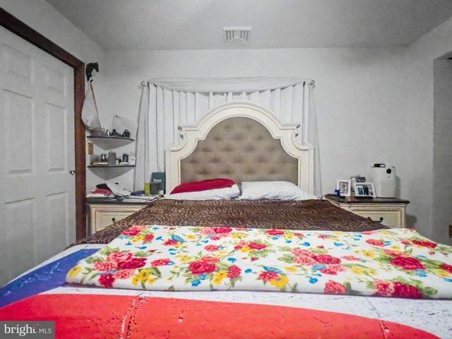 215 BROWNING LN, Brooklawn, NJ 08030