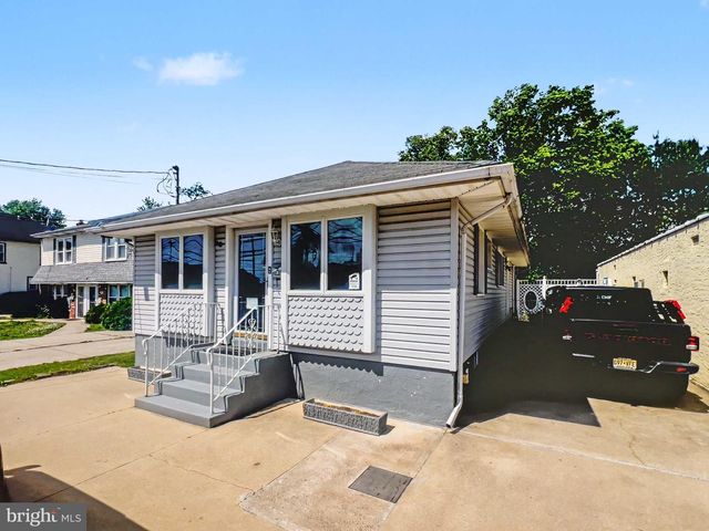 215 BROWNING LN, Brooklawn, NJ 08030