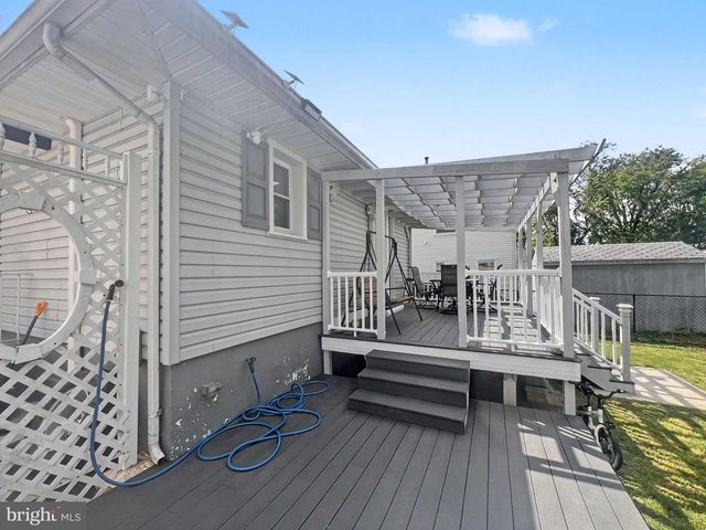 215 BROWNING LN, Brooklawn, NJ 08030