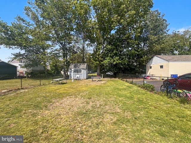 215 BROWNING LN, Brooklawn, NJ 08030