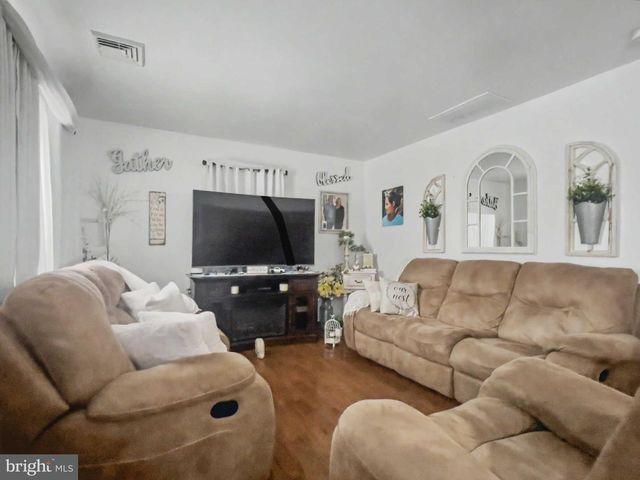 215 BROWNING LN, Brooklawn, NJ 08030
