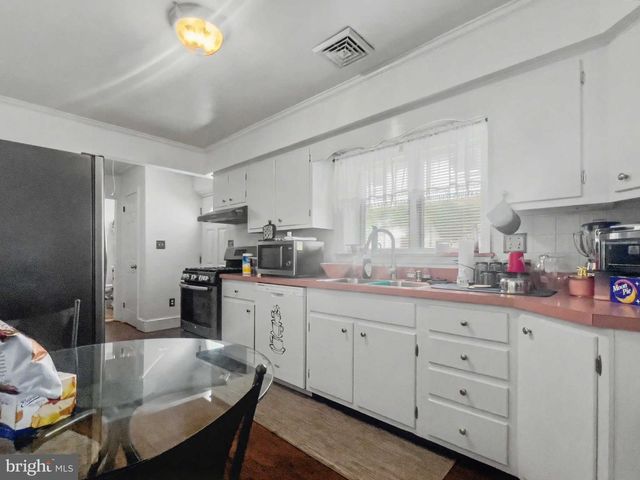 215 BROWNING LN, Brooklawn, NJ 08030