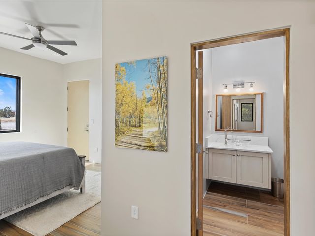 41 Camino Rosa Linda, Santa Fe, NM 87540