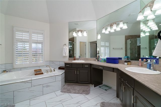 21711 Woodfield Trail, Strongsville, OH 44149