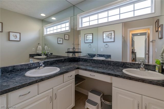 21711 Woodfield Trail, Strongsville, OH 44149