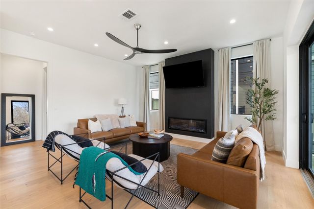 102 Cypress Shore Lane LN, Kingsland, TX 78639