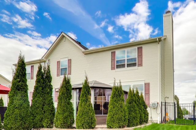 8880 Pearsall Drive, Huntley, IL 60142