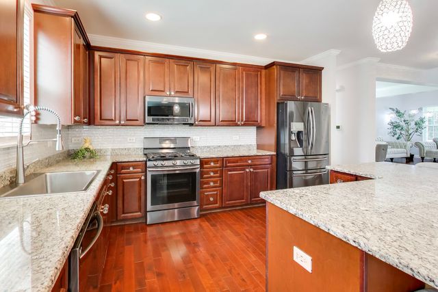 8880 Pearsall Drive, Huntley, IL 60142