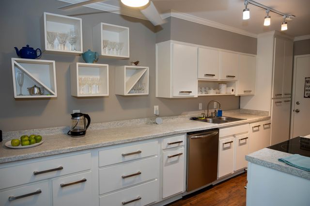 3080 Walnut Grove Rd Apt 406, Memphis, TN 38111