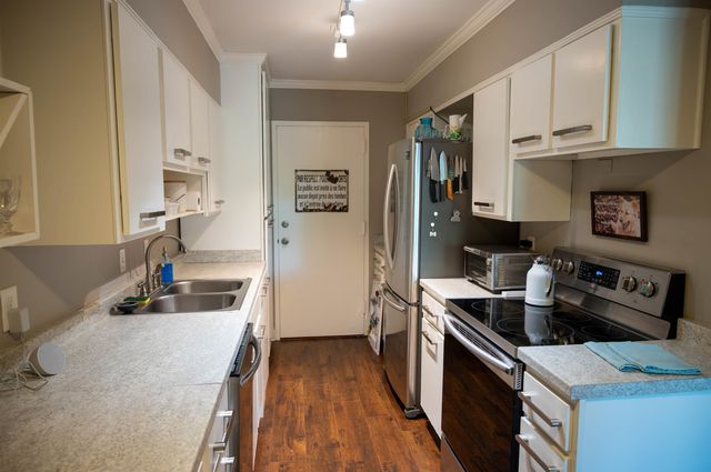 3080 Walnut Grove Rd Apt 406, Memphis, TN 38111
