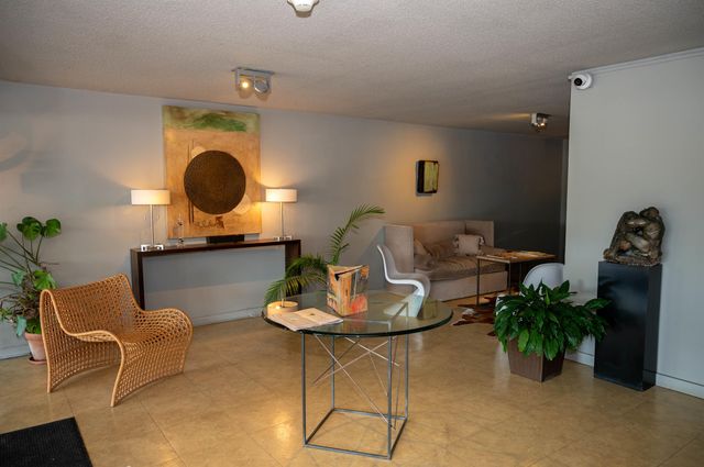 3080 Walnut Grove Rd Apt 406, Memphis, TN 38111