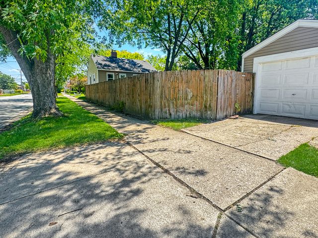17902 Community Street, Lansing, IL 60438