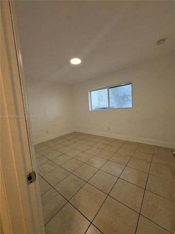 1130 NW 76th Street 1130, Miami, FL 33150