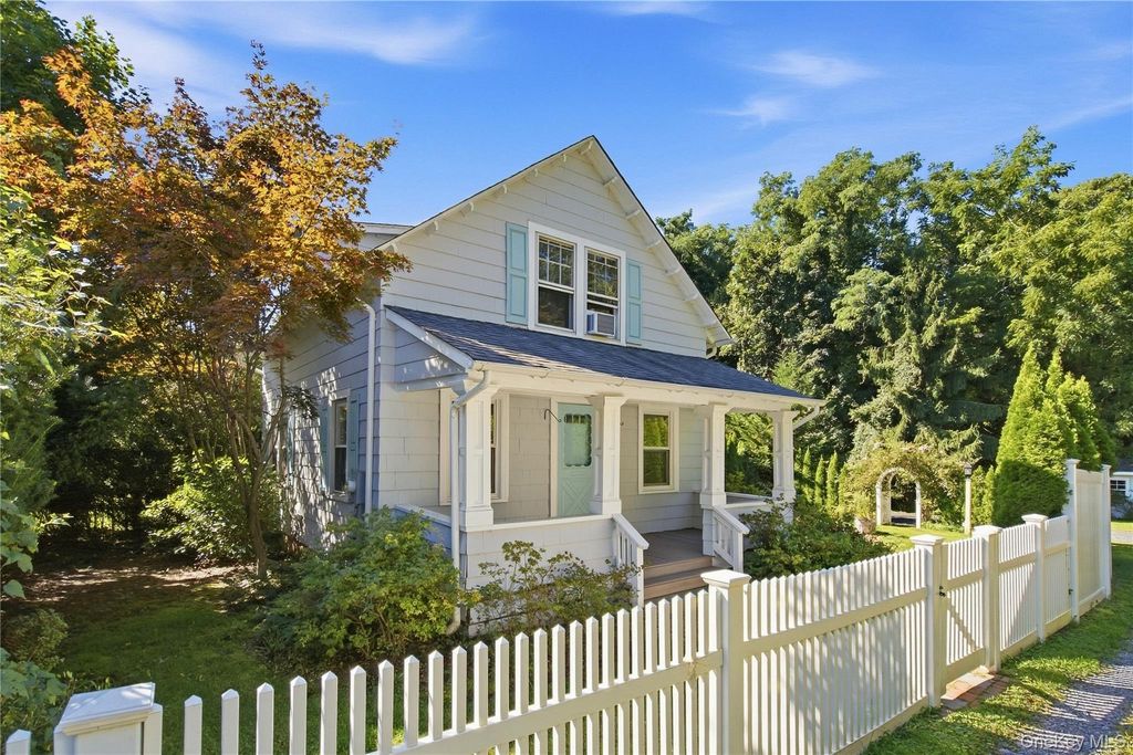 97A Bay Avenue, Huntington Bay, NY 11743 — photo 2