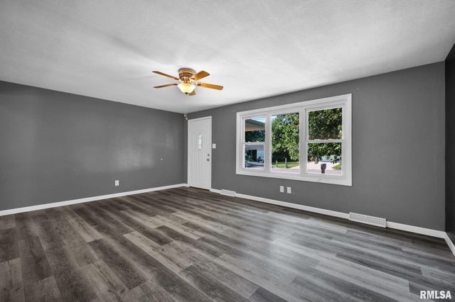 109 PEBBLE Court, East Peoria, IL 61611