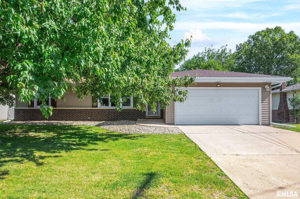 109 PEBBLE Court, East Peoria, IL 61611