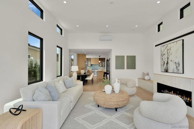 1073 Opal Street, San Diego, CA 92109