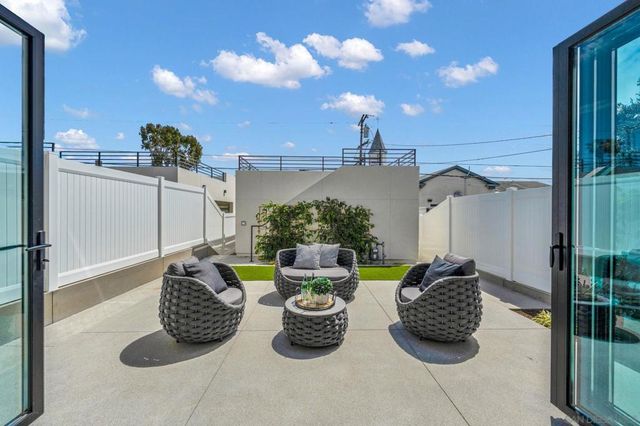 1073 Opal Street, San Diego, CA 92109