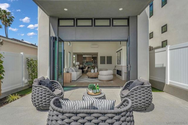 1073 Opal Street, San Diego, CA 92109