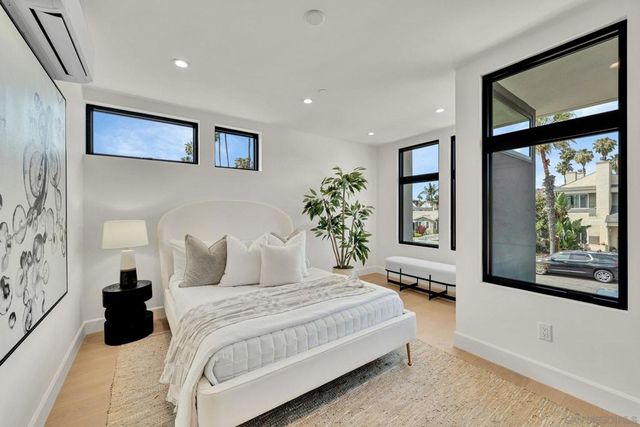 1073 Opal Street, San Diego, CA 92109