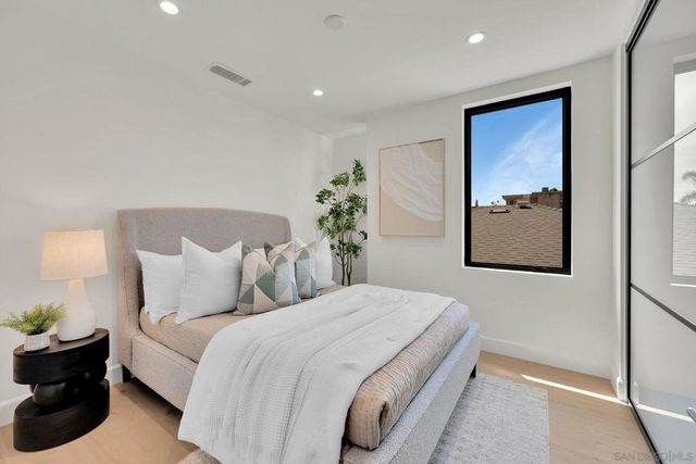 1073 Opal Street, San Diego, CA 92109