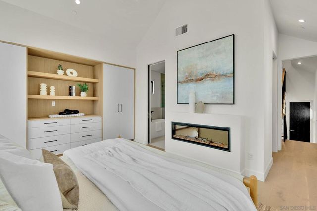 1073 Opal Street, San Diego, CA 92109