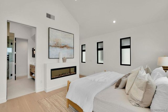 1073 Opal Street, San Diego, CA 92109